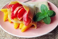 Hướng dẫn làm bánh crepe cuộn đào