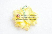 Làm bông hoa cúc từ dải ruy băng