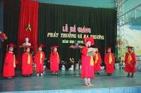 Các tiết mục văn nghệ trên nền phông hội trường của mầm non Đức Trí