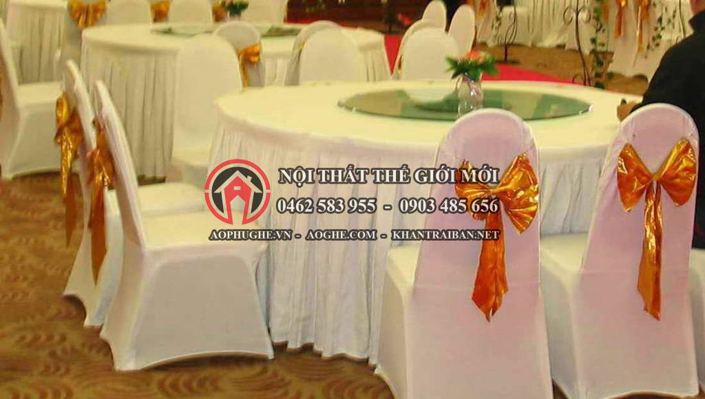 May áo phủ ghế nhà hàng