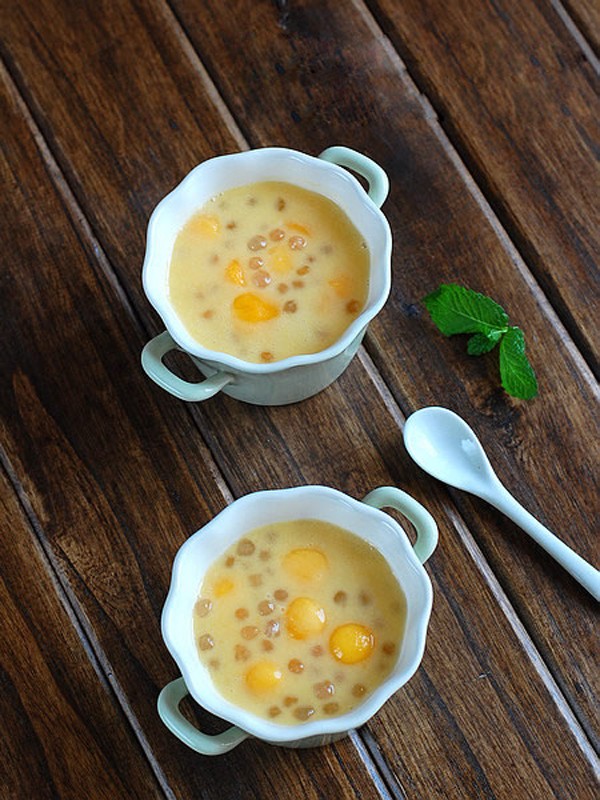 áo phủ ghế tiệc cưới