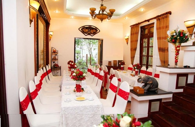 Áo phủ ghế nhà hàng - hà nội