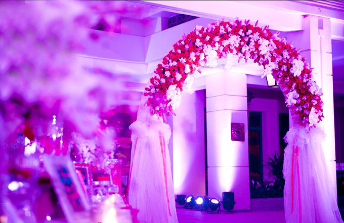 May gia công khăn trải bàn