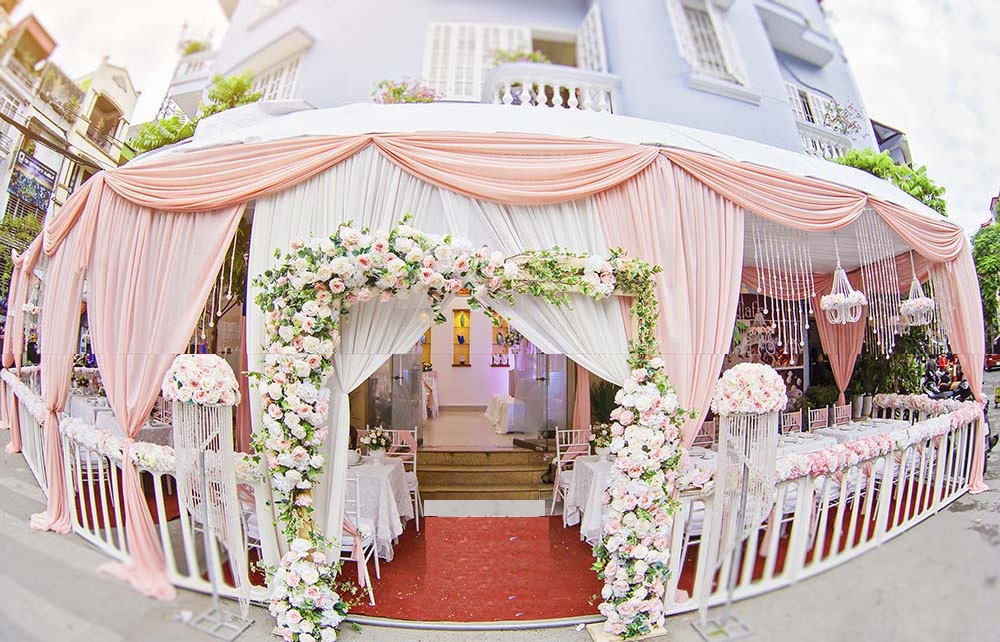 Địa chỉ may áo phủ ghế tiệc cưới đẹp