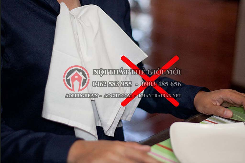 cách dùng khăn ăn 5